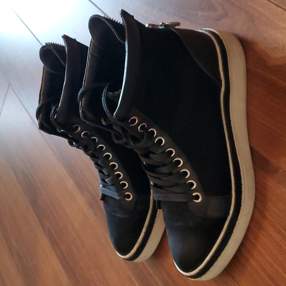 The Wishbone Collection - High Top Sneakers - Picture 3 of 6